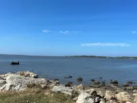 Spacious Home with Water Views فنادق في سيدار كي