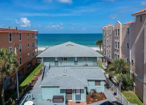 Beach Retreat - Steps to Beach - Beautiful Sunsets - Walk to Shops & Restaurants