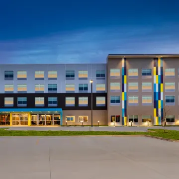 Tru by Hilton Oshkosh