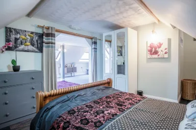 The Penthouse - 1 Bedroom Penthouse - Milford Haven