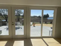 Private chic waterfront retreat-newly renovated