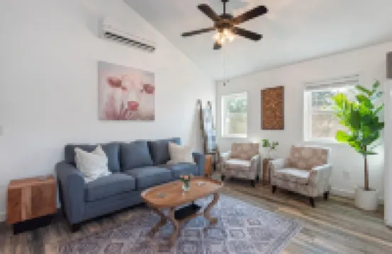 Charming, Quiet & Private Apt in Great Location w/ Wi-Fi & Laundry