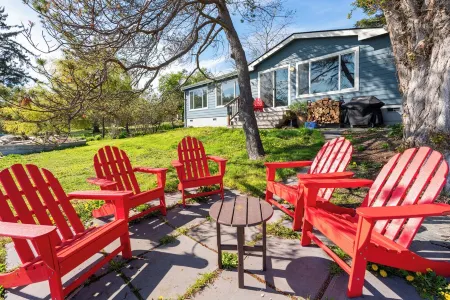 Unique Waterfront Beach House, 1 mile from Friday Harbor