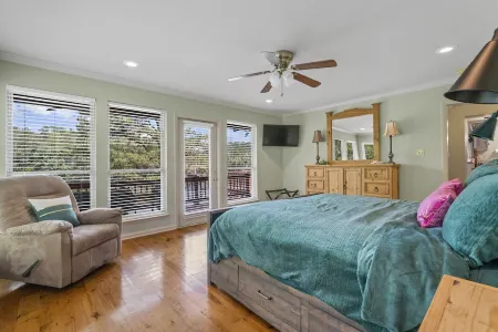 Quaint Lakefront Home on Lake Hamilton w/ Game Room & Boat Dock! Great Location!