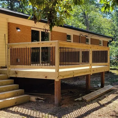 Lake Tillery Area, 4-bedroom house in charming Norwood with WiFi, Deck and AC