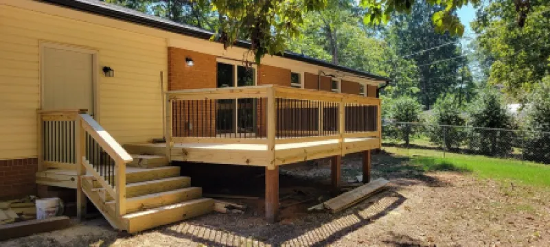 Lake Tillery Area, 4-bedroom house in charming Norwood with WiFi, Deck and AC