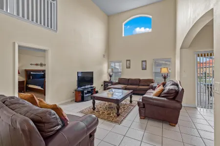 Family Ready in Gated Community Near Attractions