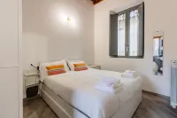 Moderno Loft Nel Cortile di un Casale Storico