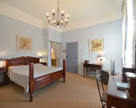 Clos St Pierre de Fraisse Отели рядом с достопримечательностью «Mairie d'Avignon»