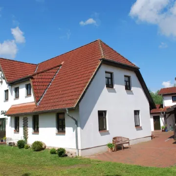 Landhaus Mit Schwimmbad in Dargun