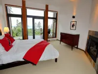 Pacific Rim Retreat Hotels in Ucluelet