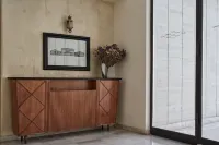 Chic n Bright 3Bd Apt with Hilton View Hotels in Central Athens