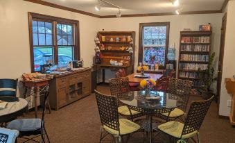 The Meadowlark Inn
