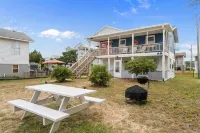 High Tide at Coral Reef - Upper 3-bedroom/1 Bath town-home Sleeps 7 w/Linens!