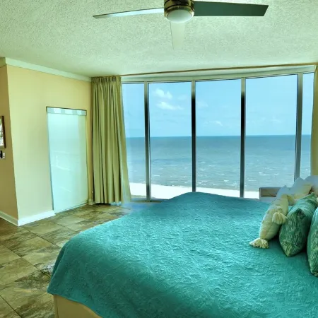 Ocean Front, Amazing Balcony with Floor to Ceiling Windows. Sunsets & Sunrise.
