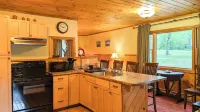 Hinckleys Dreamwood Cottages Hotels in Hancock