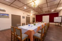 Dreamland Gold Resort & Hotel فنادق في Tilottama