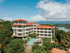 Parador Nature Resort and Spa