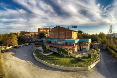 Hotel Castello Отели рядом с достопримечательностью «Castello di Celsa»
