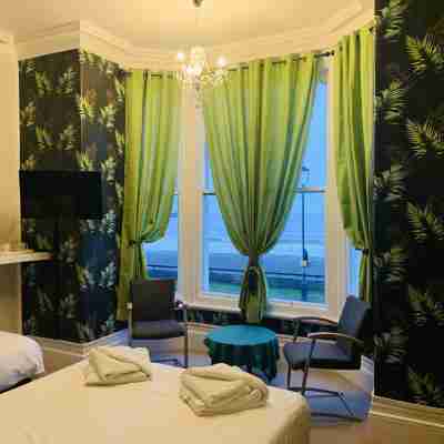 Four Oaks Hotel Rooms