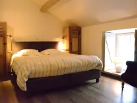 Spacious Holiday in Bièvre Hôtels à : 