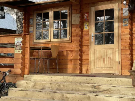 Retro Lodge nr Dartoor with Hot Tub & Opt Sauna