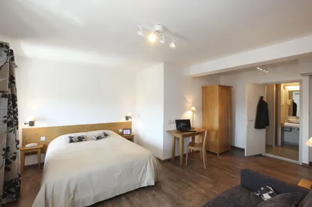 Logis Hotel le Nouvel Отели в г. Этуаль-Сюр-Рон