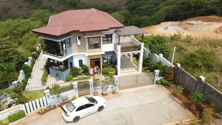 Luxury Villa at Mariveles Bataan, Philippines, Ph Отели рядом с достопримечательностью «Camaya Aqua Fun Water Park»