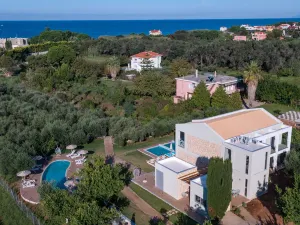 Alonaki Resort