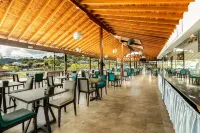 Hotel Los Recuerdos - breakfast