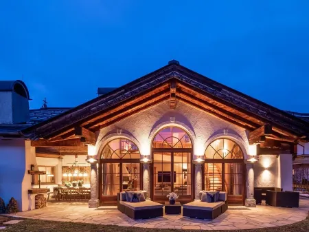 Exclusive Tyrolean Chalet Near Ski Lifts Отели в г. Санкт-Иоганн-ин-Тироль