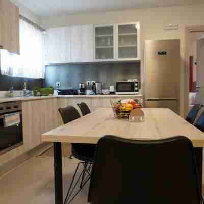 Theo & Ms Apt - 2 Beds - Garden - Parking - Wifi Others