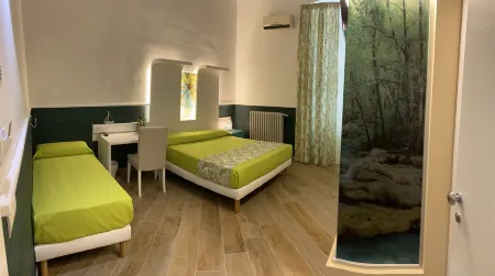 Room in B&B - Triple Room in B&b - a Stone's Throw from the Sea