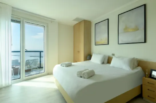 Luxury 2BR Apt w Balcony by Sea N' Rent Hotels in 