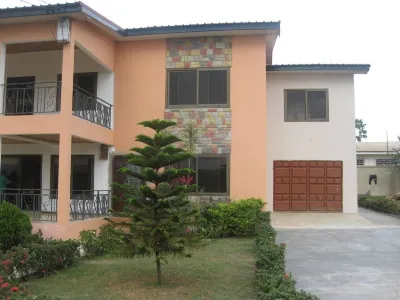 Ghouse Ideal for Friendsfamily and Corporate Hotels near Royal Coconut Garden (Akoshi)