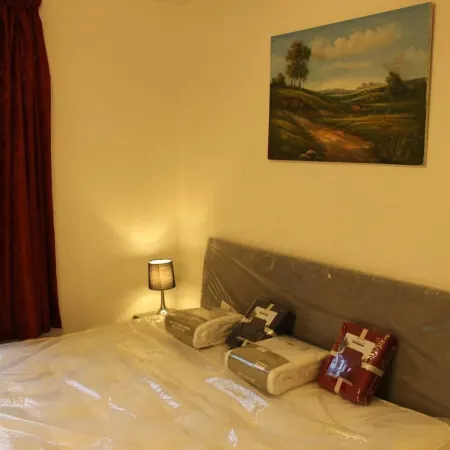 London - 2 Bed Flat - Sleeps 4 - Parking - Wifi