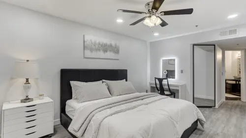 位於Biltmore心臟地帶的行政2臥室公寓！