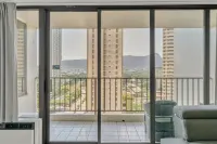 Excellent Diamond Head View Condo - Remodeled, Free Parking!