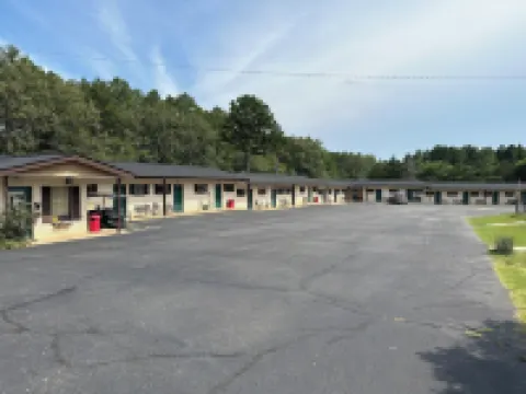 Sportsman's Lodge Hotels in Cleburne County