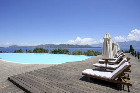 Ionian Blue Bungalows and Spa Resort Отели рядом с достопримечательностью «Port of Vasiliki»