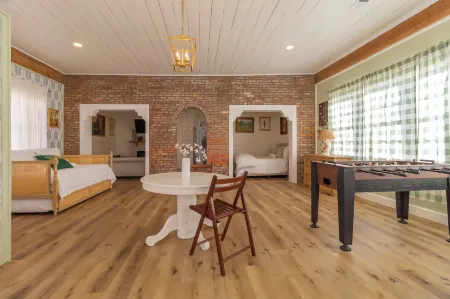 The Rockhound Boutique Hotel Отели в г. Пенсил Блафф Тауншип