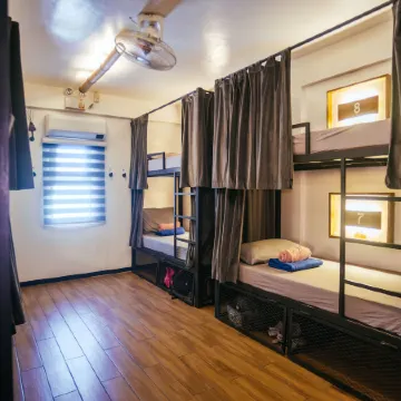 Outpost Beach Hostel - Adults Only