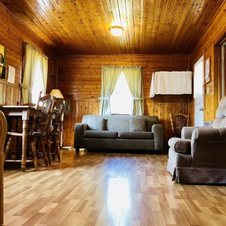 Green Gables Bungalow Court