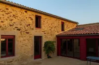 Le Puy Carmin - Chambre d'hôtes Avec Jacuzzi فنادق في Bazoges-en-Paillers