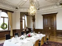 Elite Plaza Hotel Отели рядом с достопримечательностью «Маритиман»
