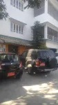 Tropical Suites - parkir