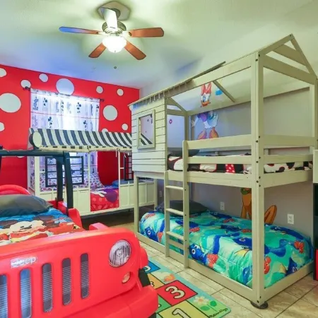 Windsor Hills Condo w/all things Mickey. Pool/Waterpark and minutes from Disney!