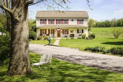 Red Cardinal Bed and Breakfast Hotels in South Middleton Township