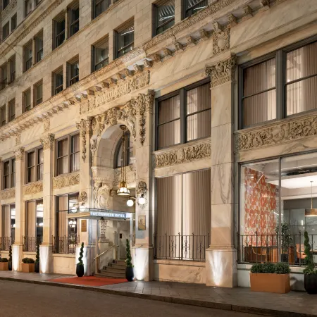 The Candler Hotel Atlanta, Curio Collection by Hilton Отели рядом с достопримечательностью «Капитолий штата Джорджия»