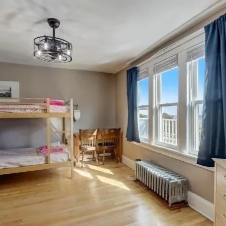 Enjoy Lakefront living with family!